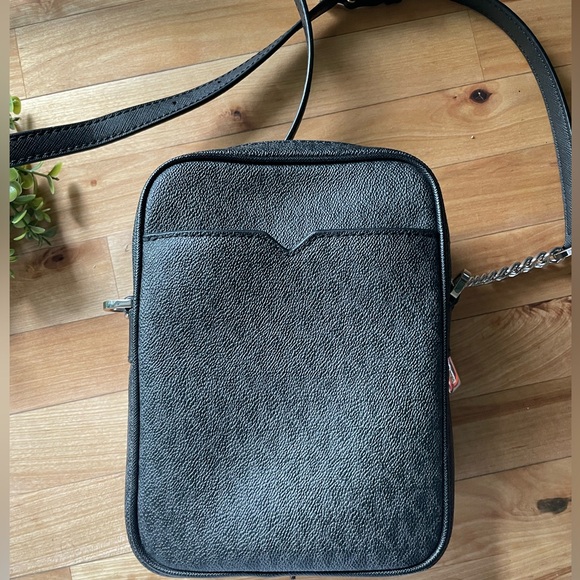 Black Pebble Leather Michael Kors Purse - Picture 4 of 11